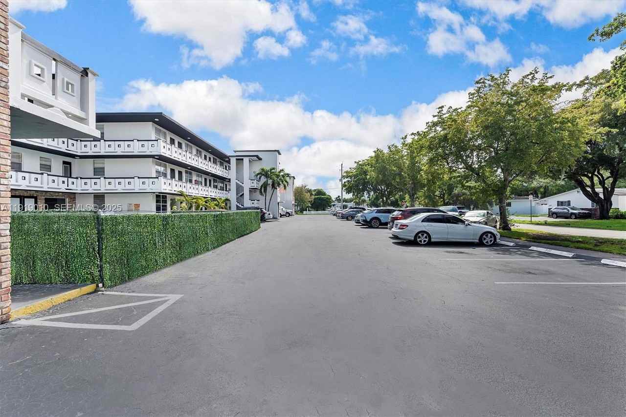 1715 N 16th Ave #215 - Photo 7 of 8