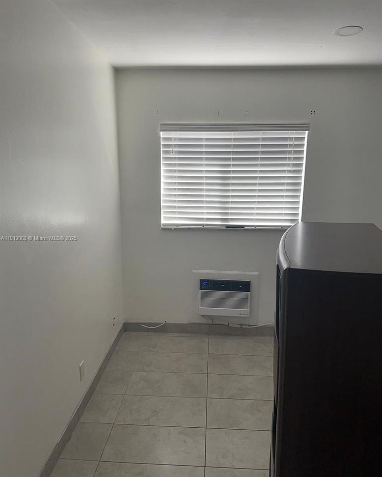 2838 Madison Street #19 - Photo 5 of 7