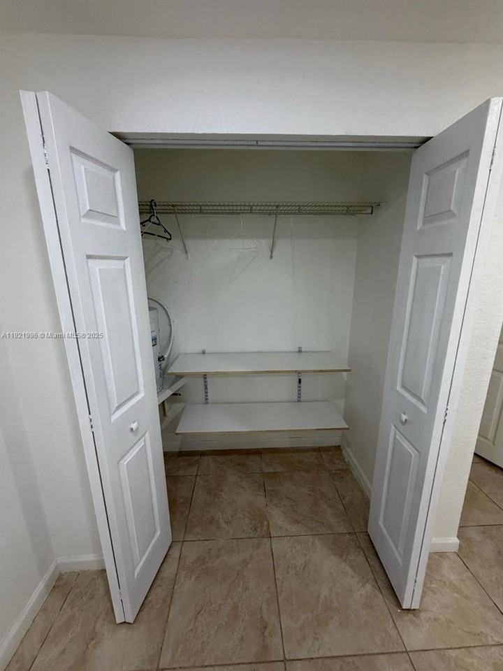 830 Sw 6th St #B - Photo 6 of 8