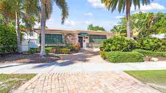 623 Northeast 17th Way - Photo 1 of 1