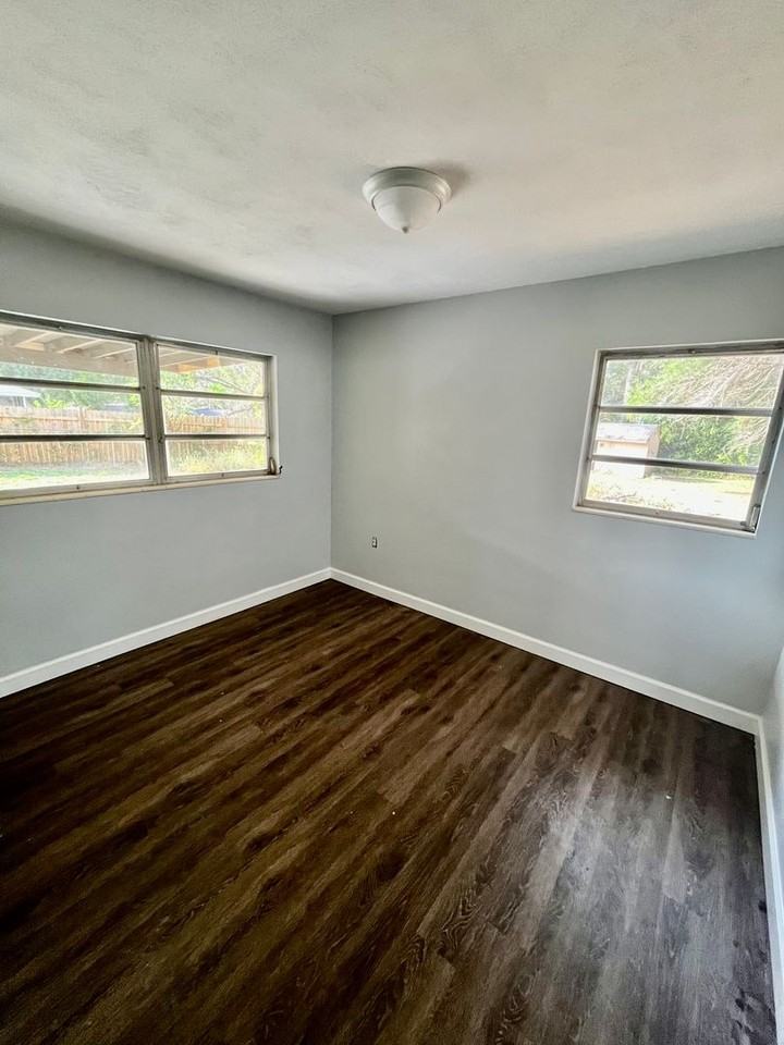 4939 Flamingo Lane - Photo 4 of 9