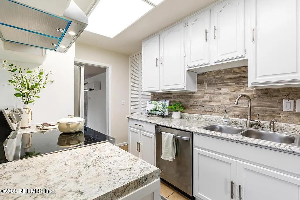 Rolling Hills Dr - Photo 4 of 17