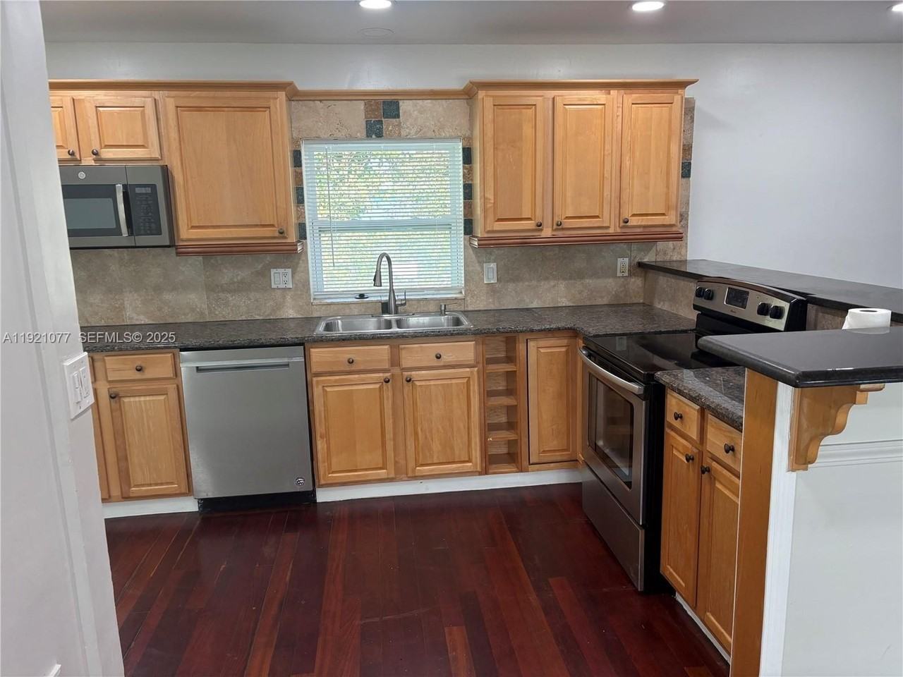 3617 Cleveland St - Photo 3 of 16