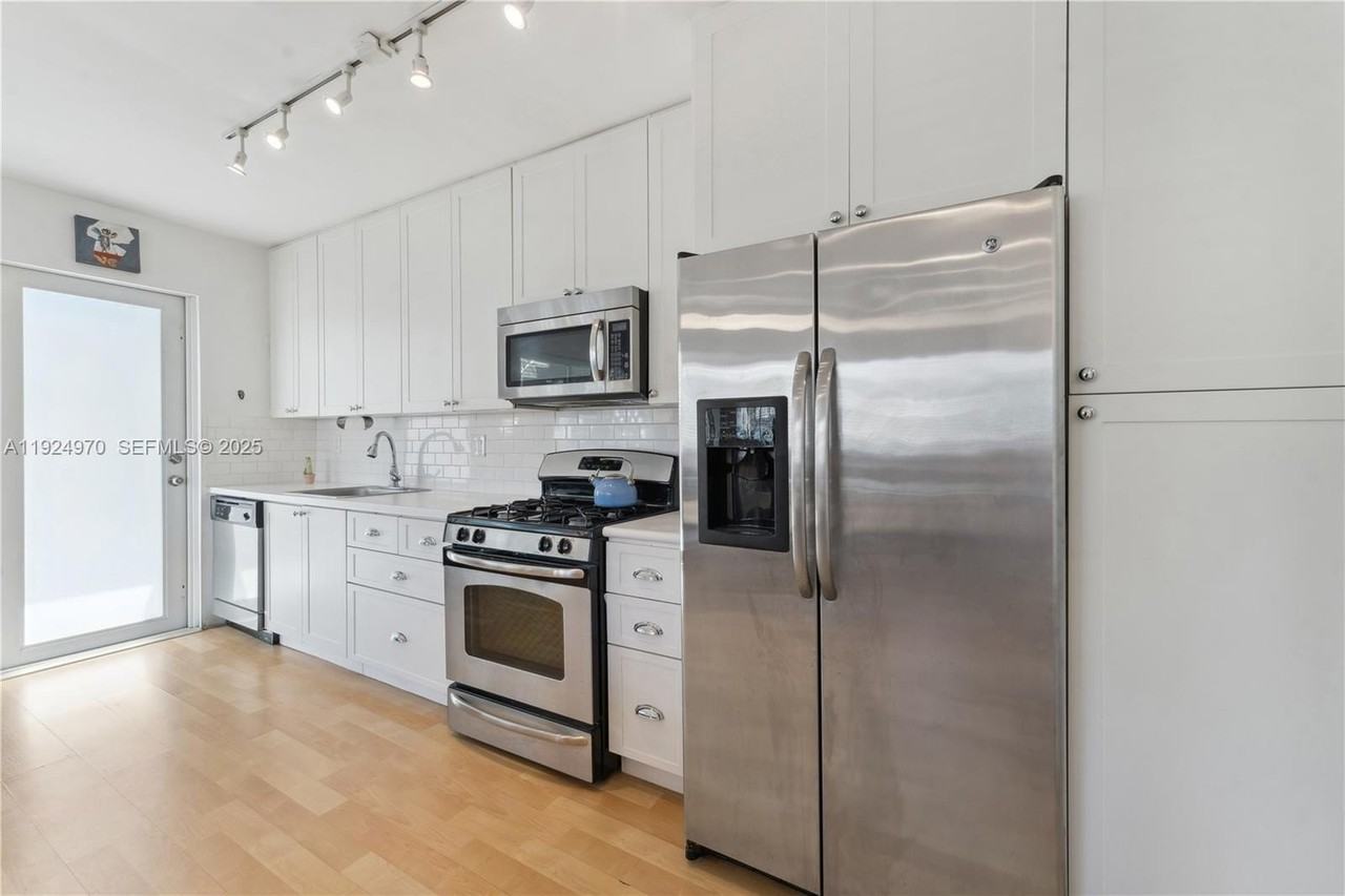 7440 Byron Ave #1B - Photo 6 of 16