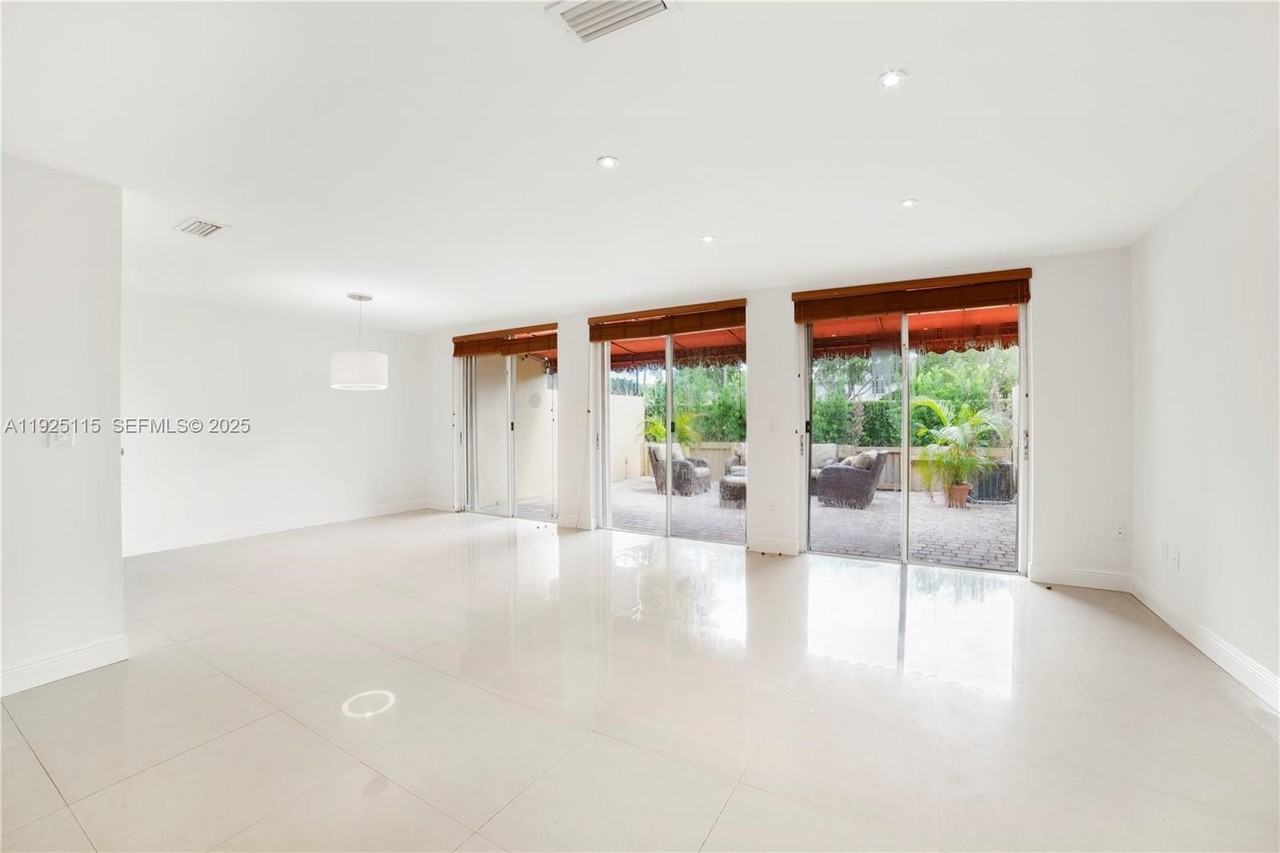 5127 Nw 102nd Ct #5127 - Photo 5 of 27