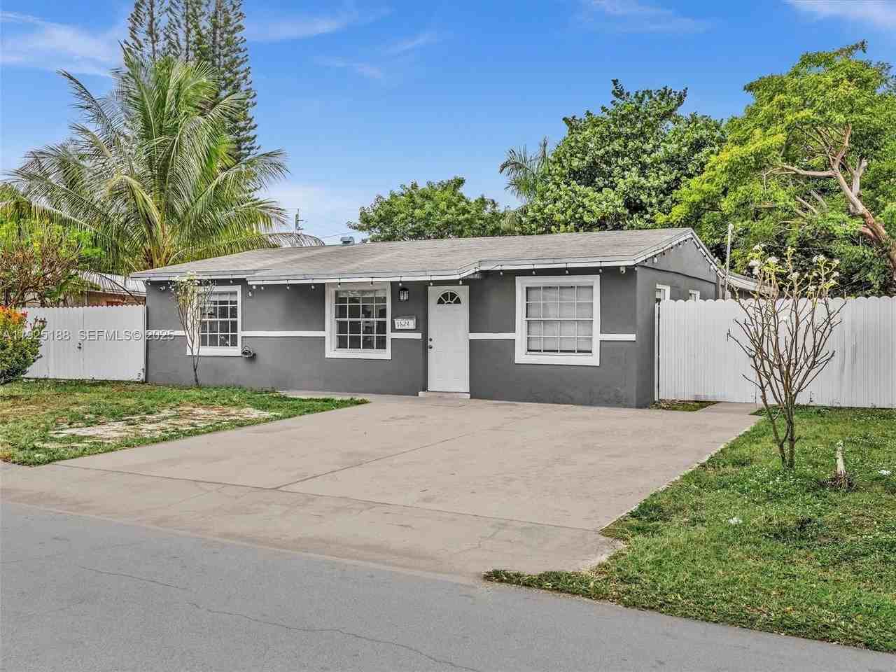 1624 S 23rd Ave #0 - Photo 3 of 50