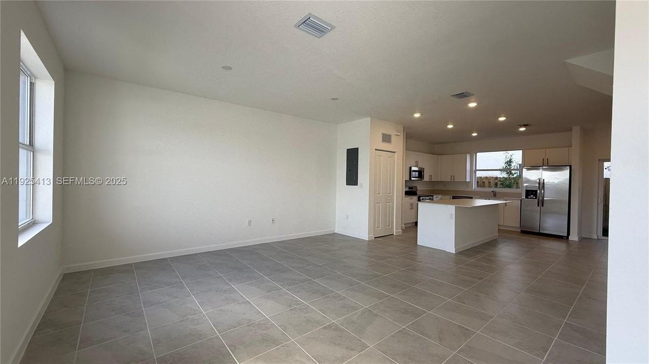 1096 Southwest 2nd Street #1096 - Photo 4 of 38