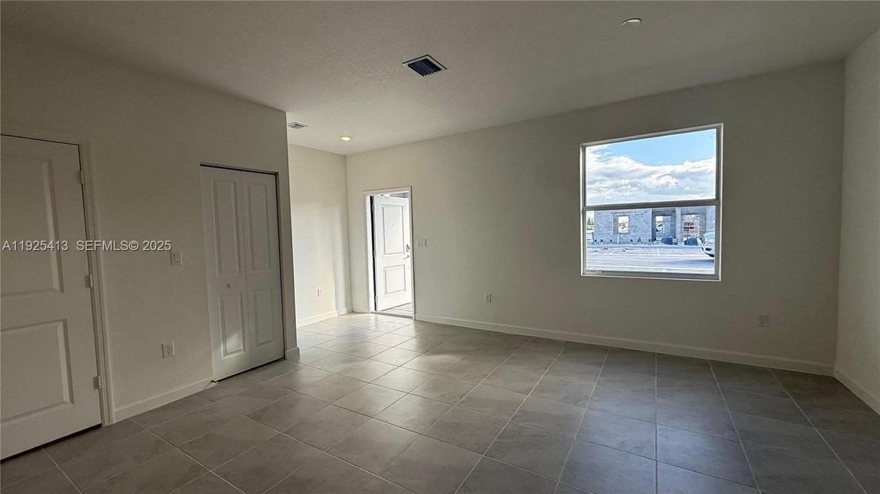 1096 Southwest 2nd Street #1096 - Photo 5 of 38