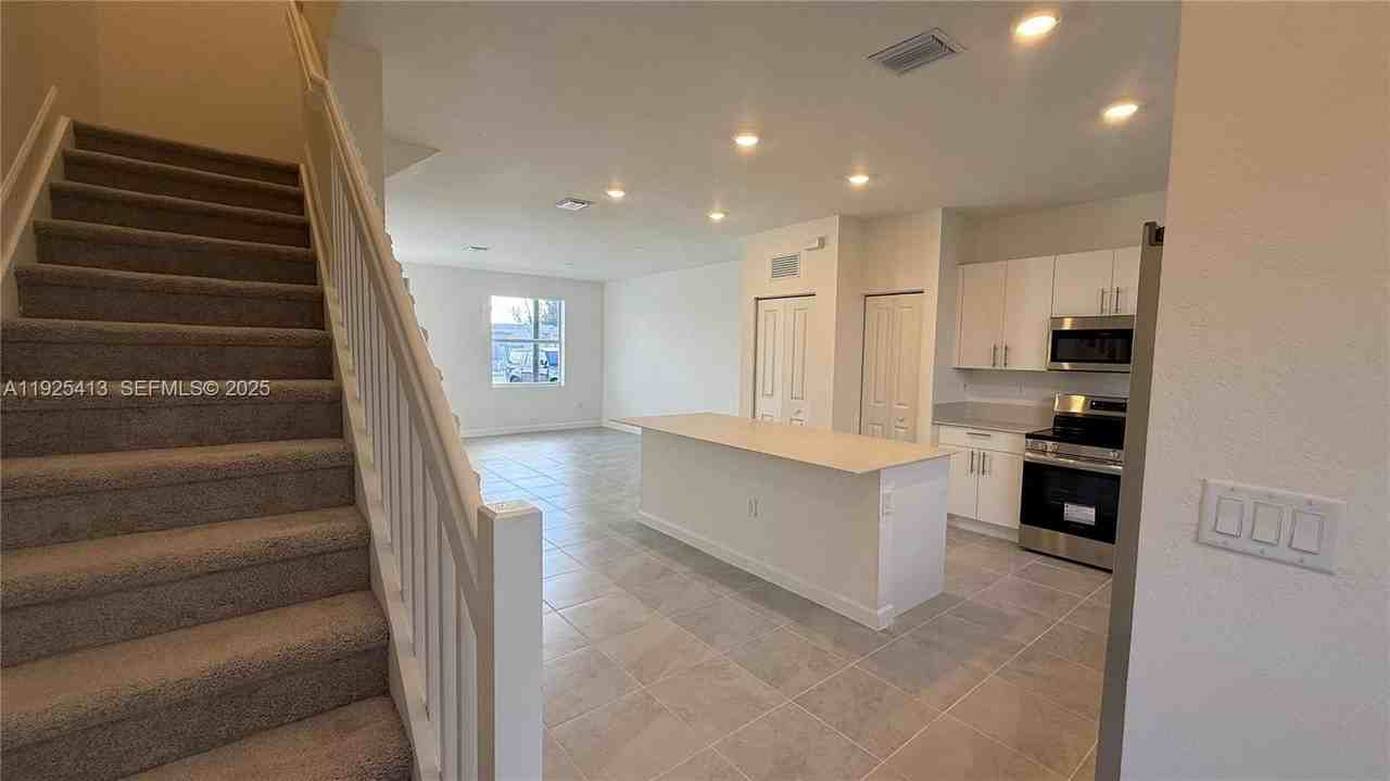 1096 Southwest 2nd Street #1096 - Photo 6 of 38