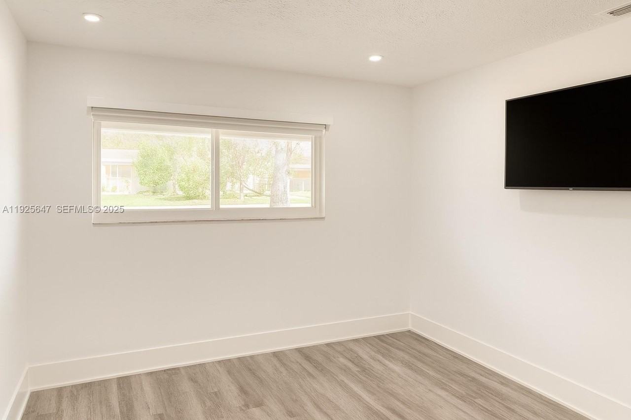 9540 Martinique Drive - Photo 6 of 11