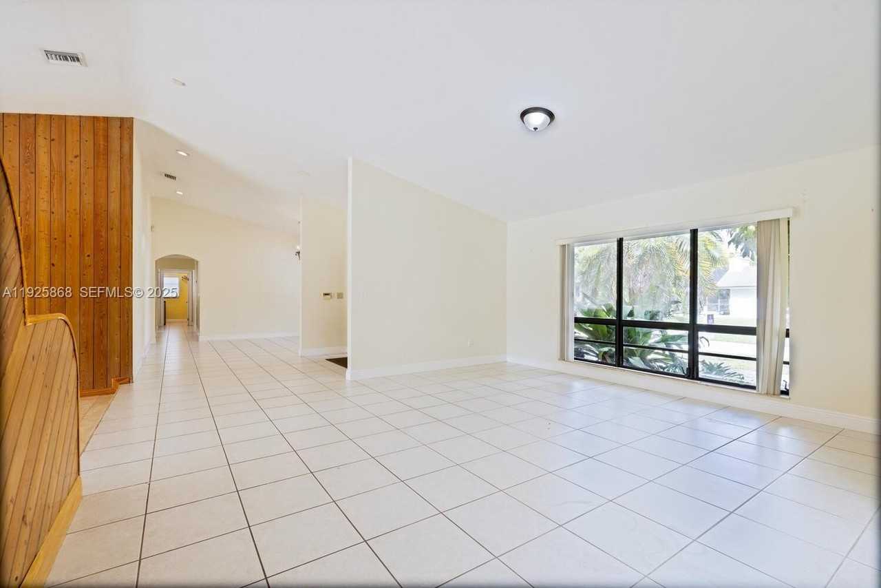 7860 Sw 173rd Ter - Photo 7 of 43