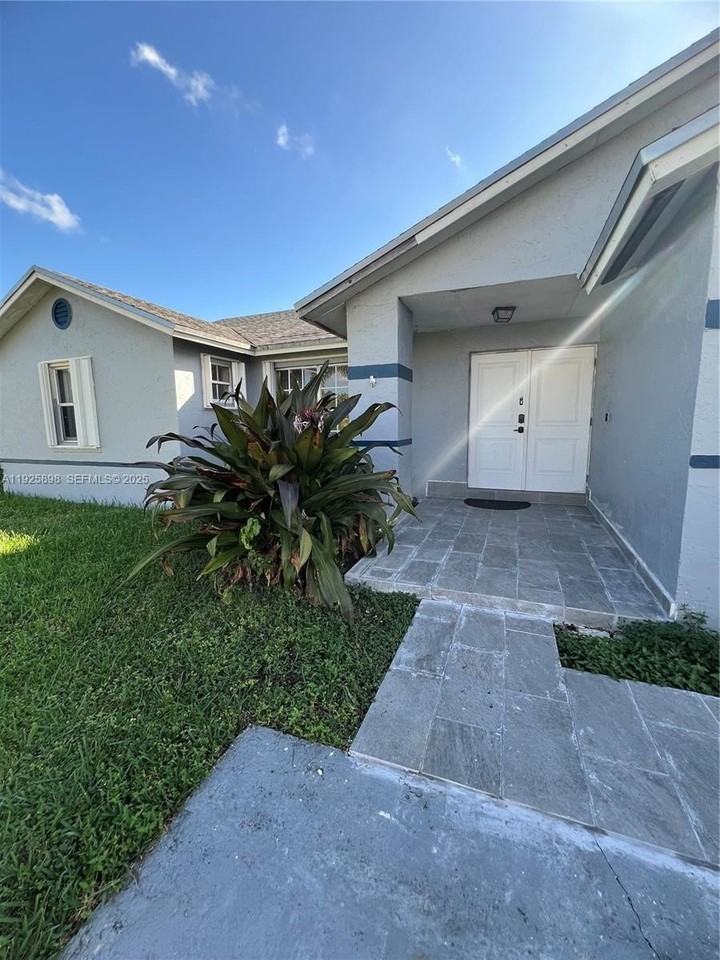 13760 Sw 285th Ter - Photo 3 of 23