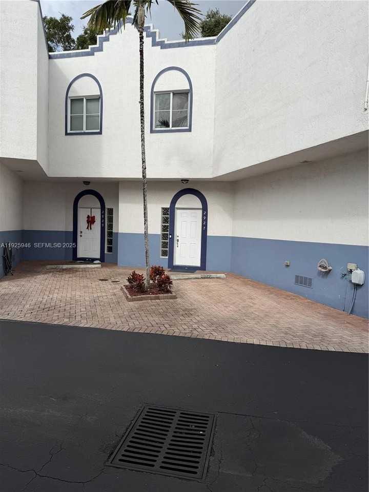 2927 Southwest 18th Terrace - Photo 5 of 10