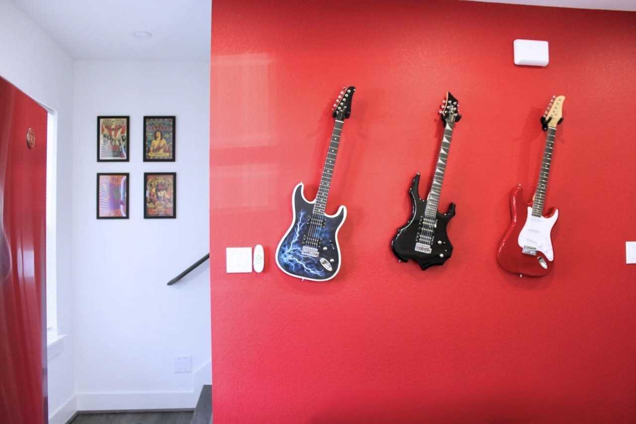 Farmer St - Photo 2 of 15