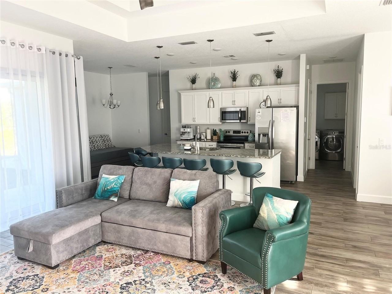 8224 Leopold Ave - Photo 6 of 24