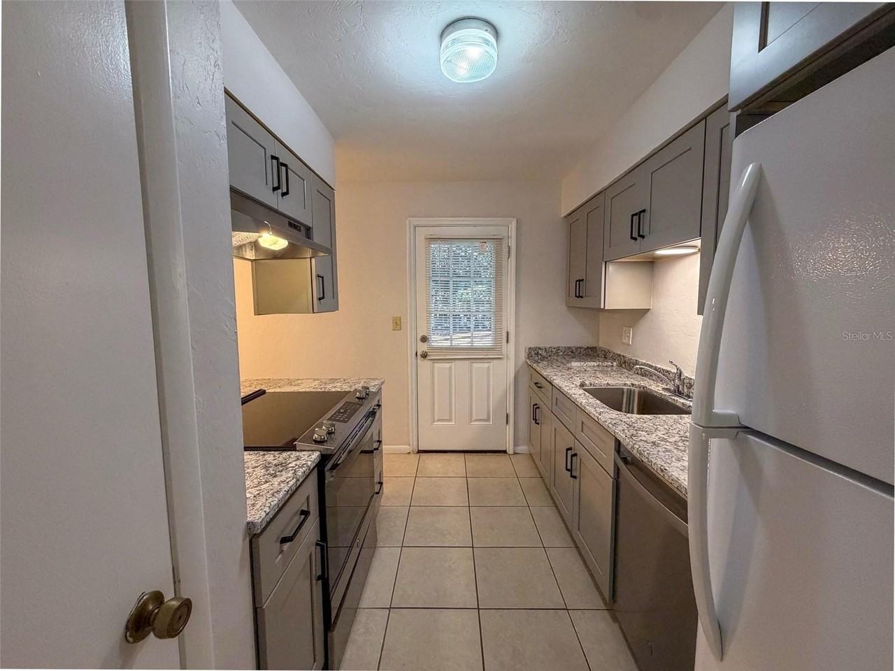 3146 Nw 46th Ave - Photo 7 of 30