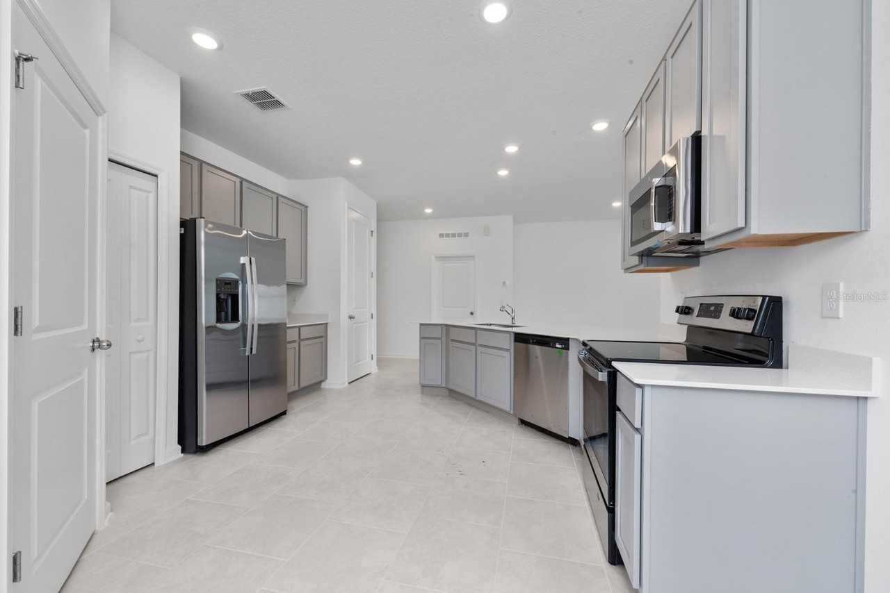 1480 Peach Creek Dr - Photo 4 of 29