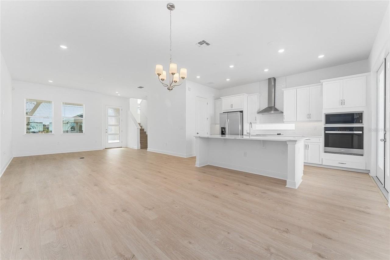 10065 Peebles St - Photo 3 of 25