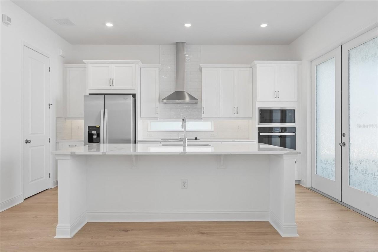 10065 Peebles St - Photo 4 of 25