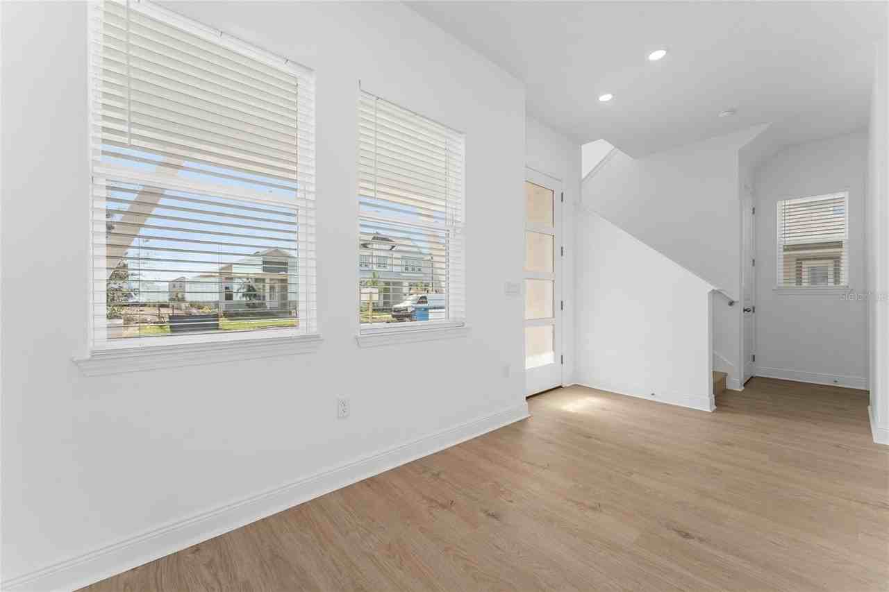 10065 Peebles St - Photo 5 of 25