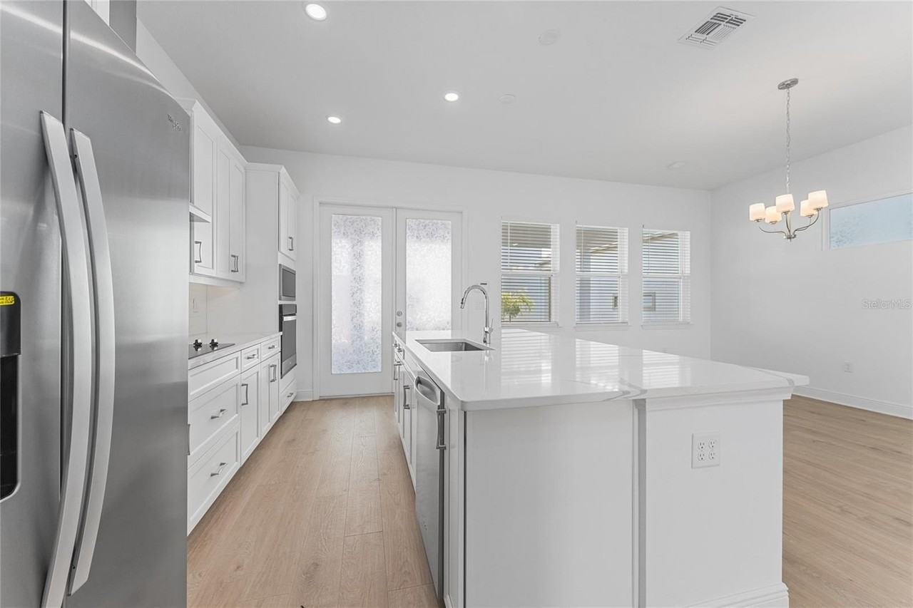 10065 Peebles St - Photo 6 of 25