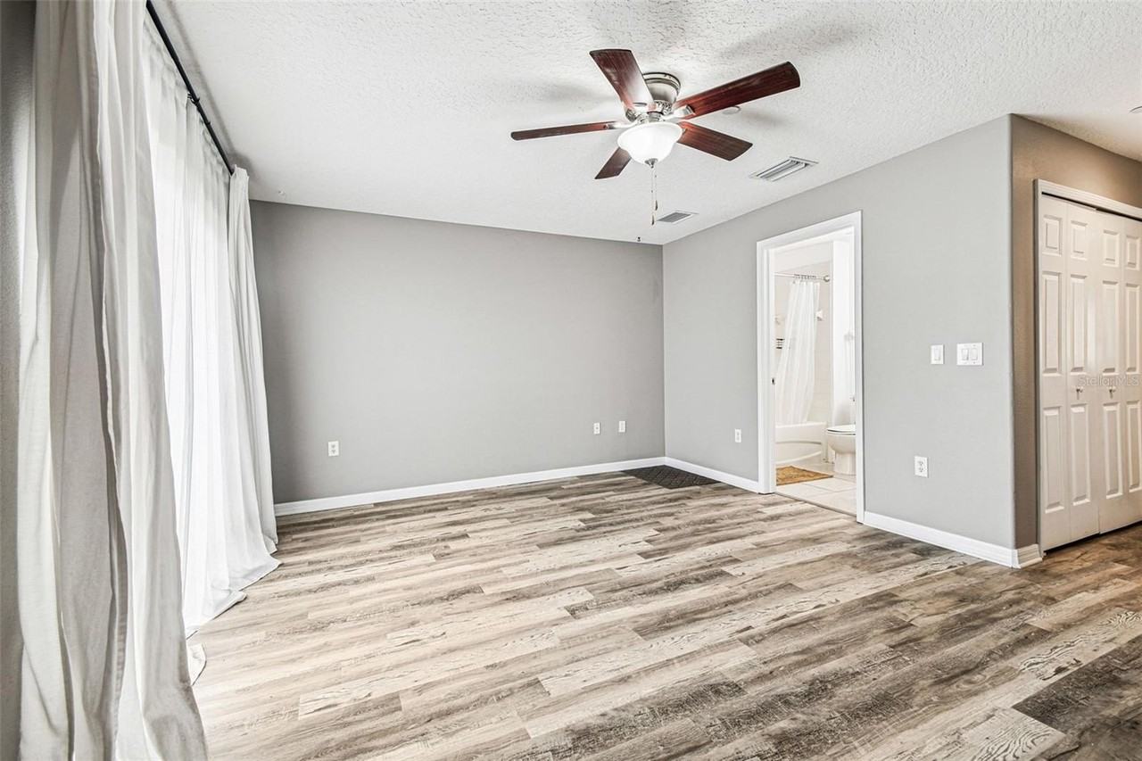 2503 Middleton Grove Dr - Photo 4 of 39