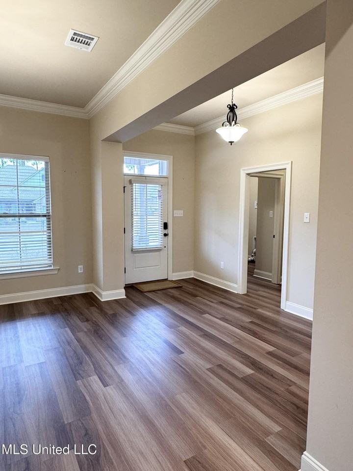 9265 Natures Trl - Photo 6 of 40