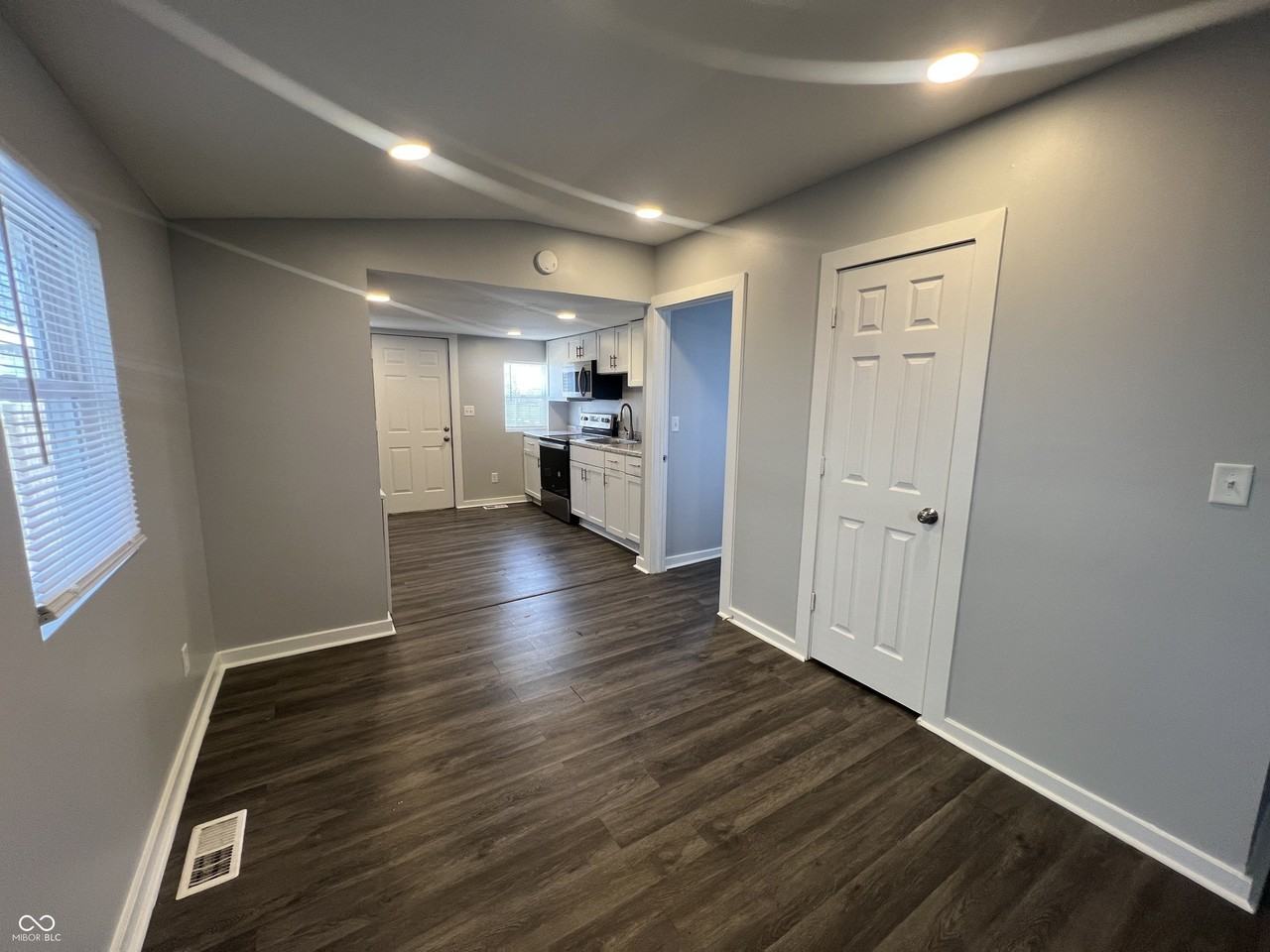 2121 Webb St - Photo 4 of 17