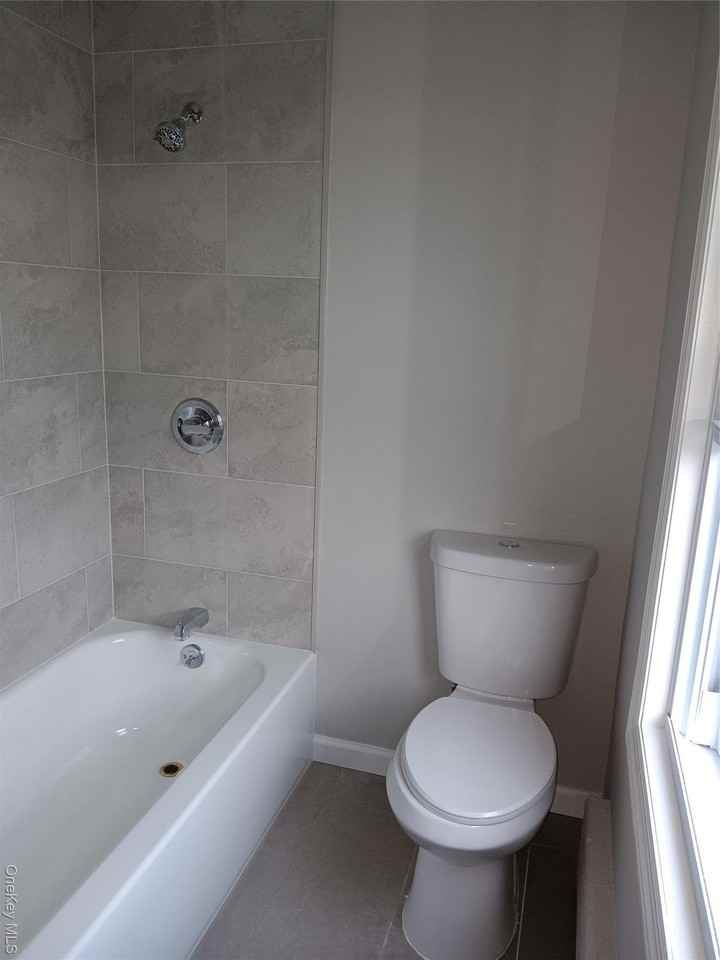 142 Smith St Unit 142 #142APT2 - Photo 3 of 10