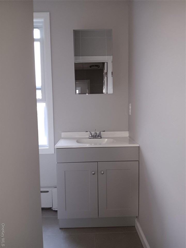 142 Smith St Unit 142 #142APT2 - Photo 4 of 10