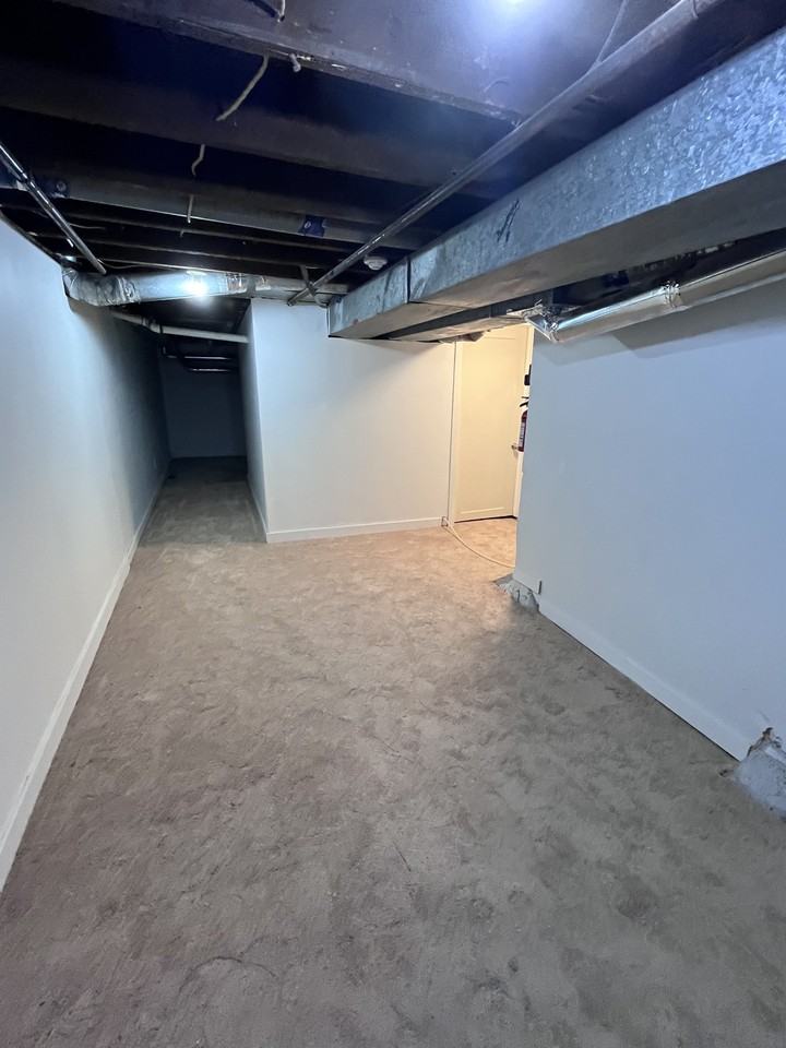 558 Manitoba Avenue #2 - Photo 2 of 8