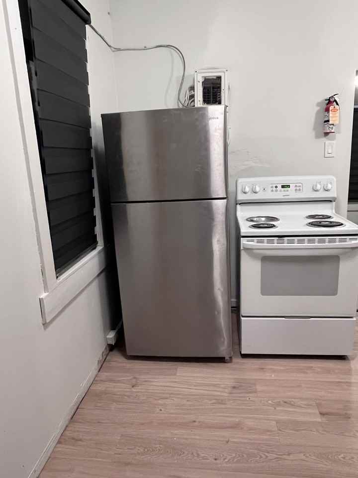 558 Manitoba Avenue #2 - Photo 4 of 8