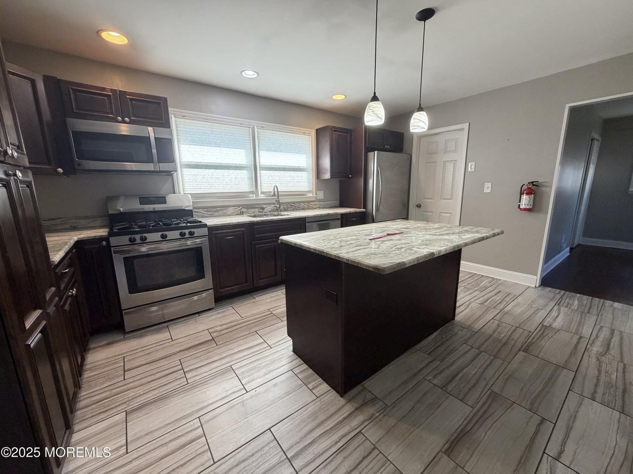 710 Dow Avenue - Photo 6 of 18