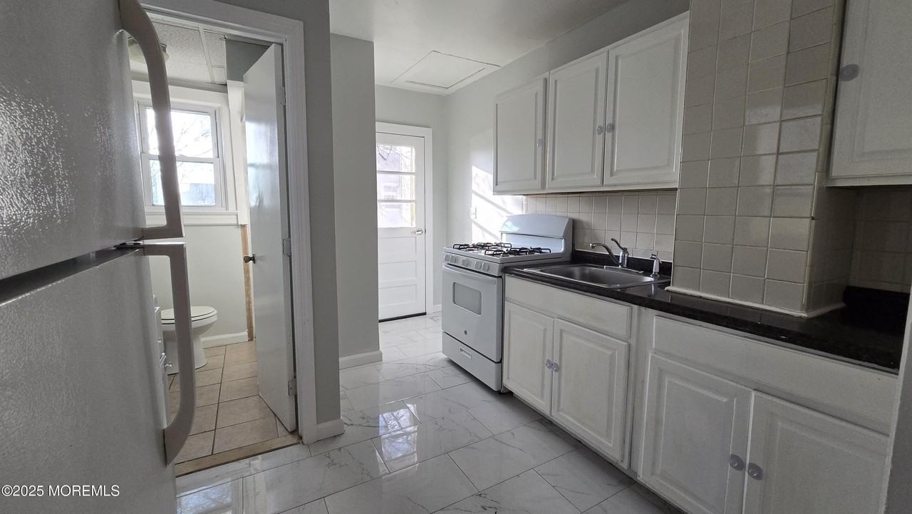 11 Saint Peters Pl Unit 1 #1 - Photo 7 of 11