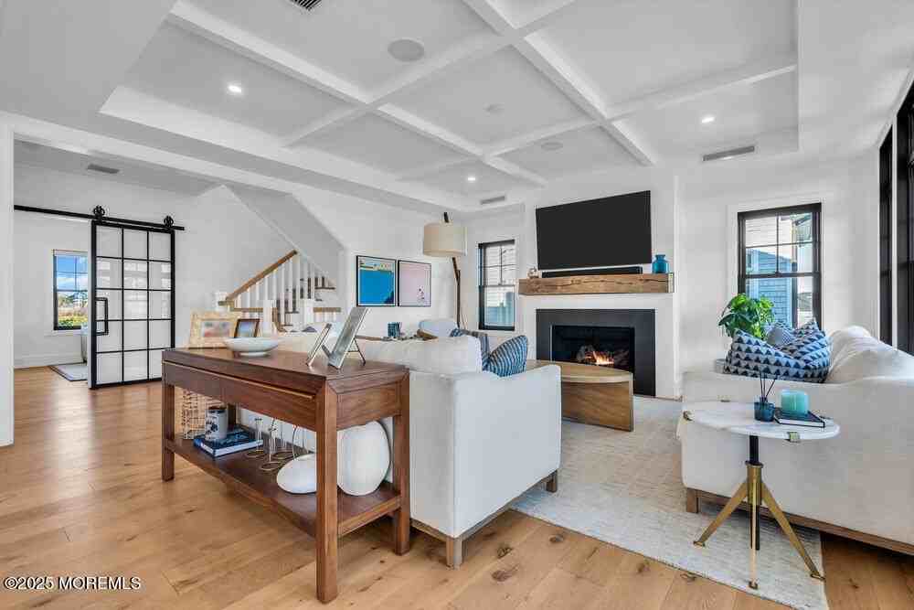 802 1st Ave - Photo 7 of 41