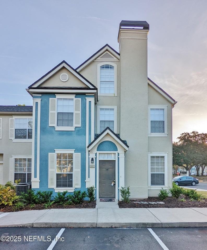 13700 Richmond Park Dr N Apt 1002 #1002 - Photo 2 of 6