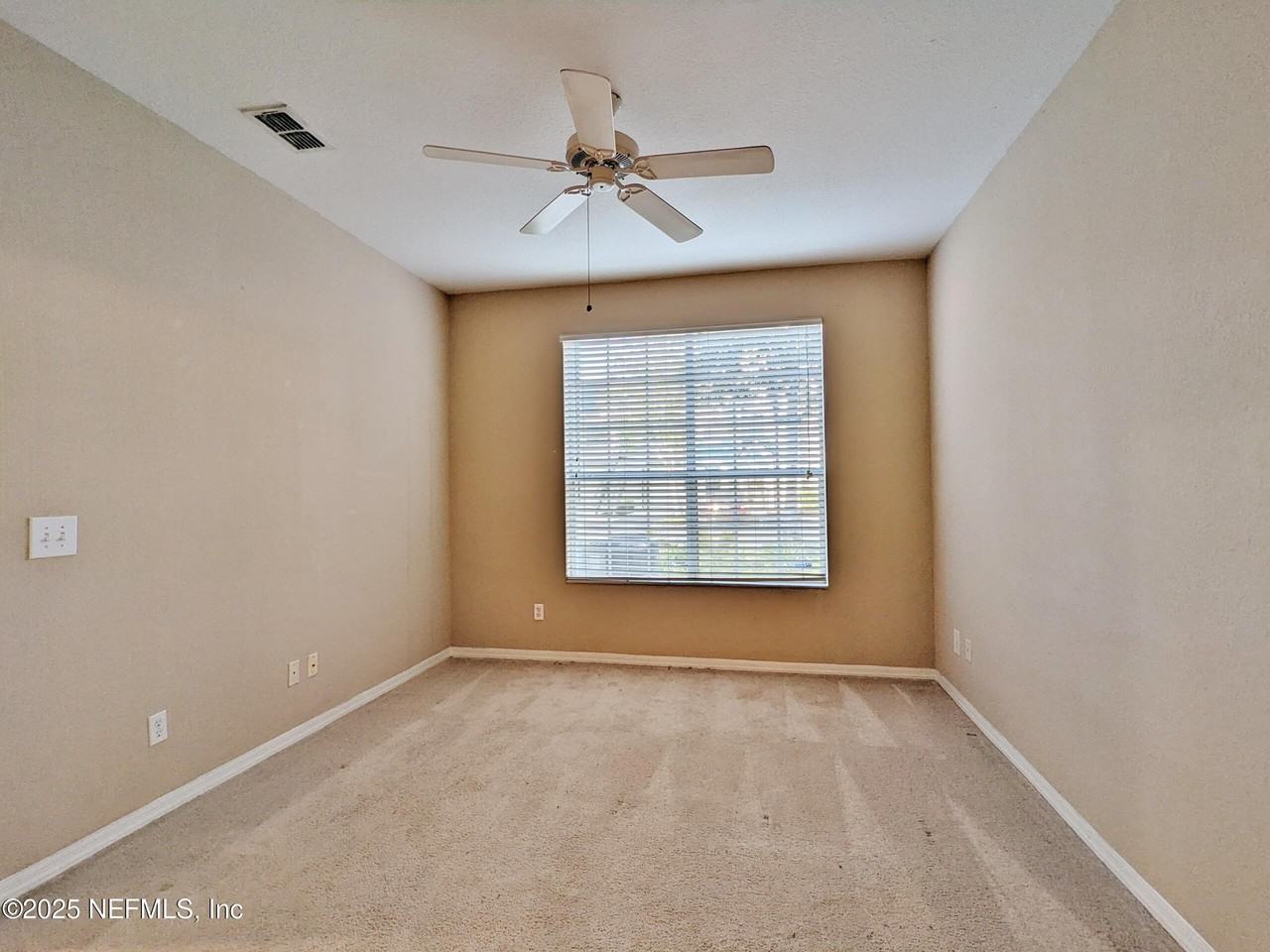 13700 Richmond Park Dr N Apt 1002 #1002 - Photo 4 of 6