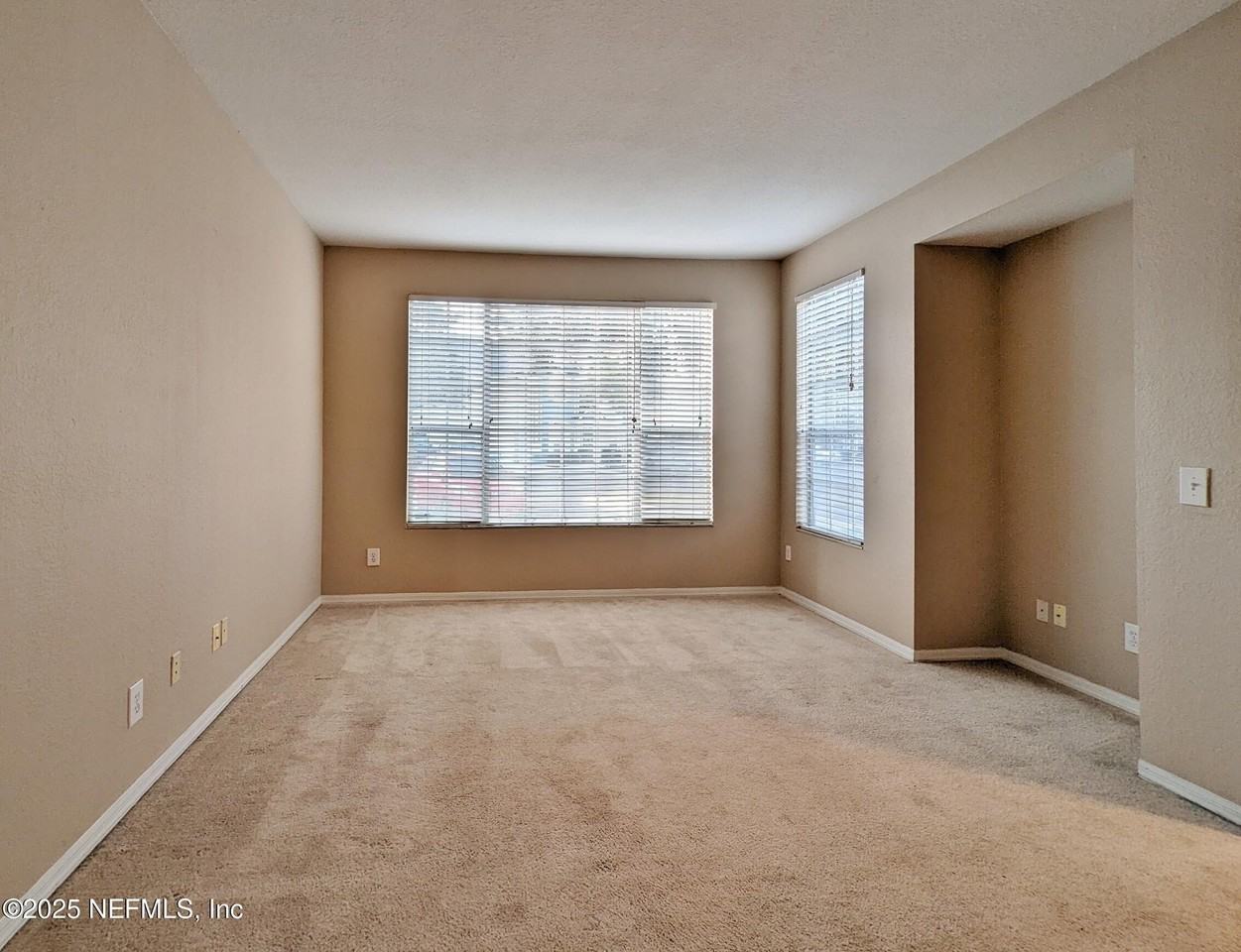 13700 Richmond Park Dr N Apt 1002 #1002 - Photo 5 of 6