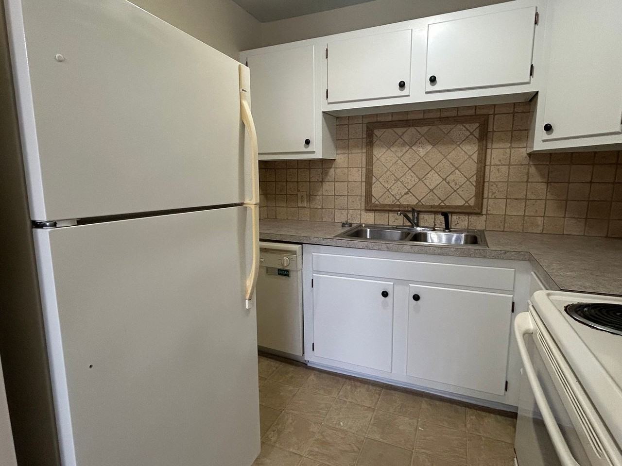 3824 Country Club Road - Photo 3 of 10