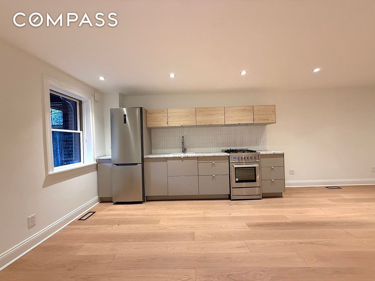 424 Pacific St - Photo 5 of 18