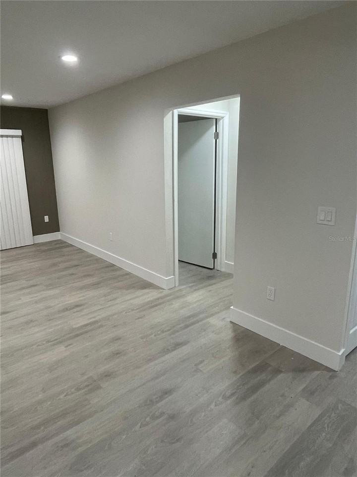 6104 Curry Ford Rd #207 - Photo 5 of 30