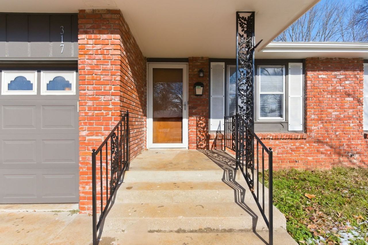 1317 E Sunset St - Photo 3 of 27