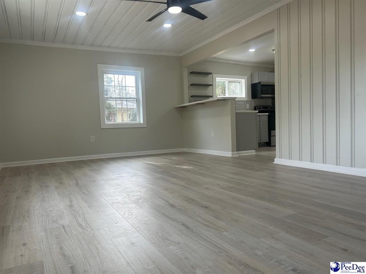 236 Wells St - Photo 4 of 10