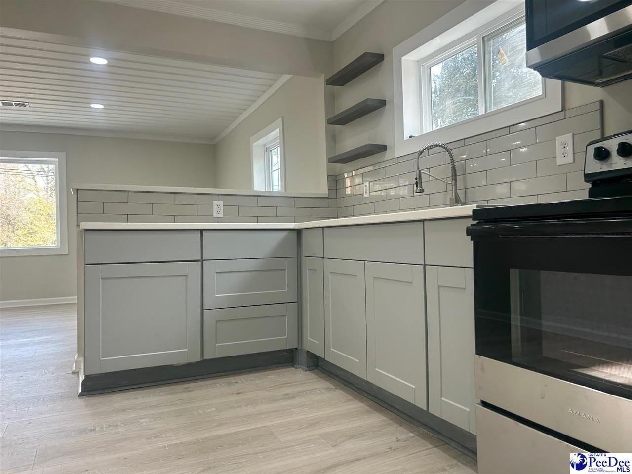 236 Wells St - Photo 5 of 10