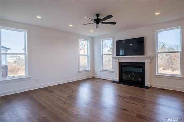 5556 Hobart Ct - Photo 3 of 44