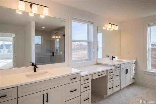 5556 Hobart Ct - Photo 6 of 44