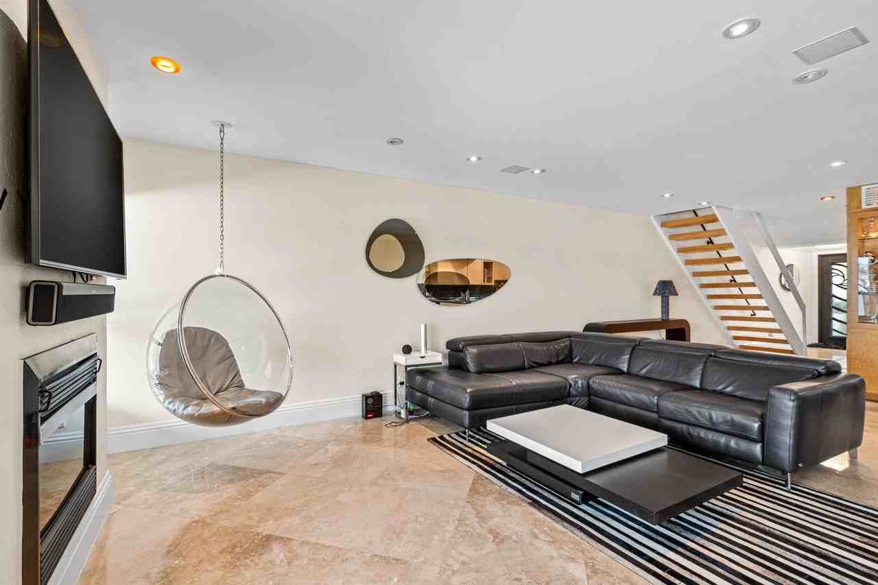 1005 Bel Air Dr - Photo 4 of 45