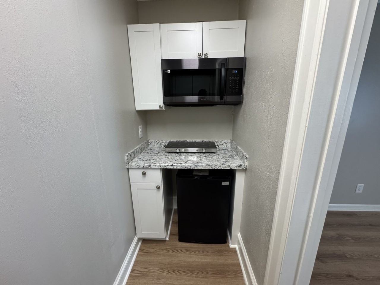 355 Sunset Dr - Photo 5 of 8