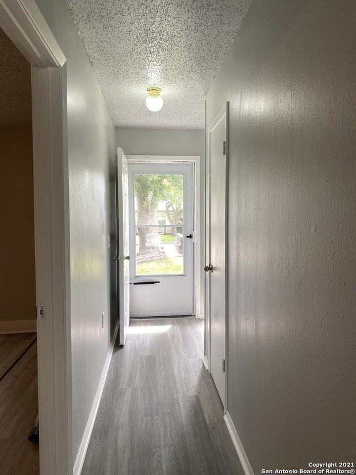 12421 Trailing Oaks - Photo 3 of 18