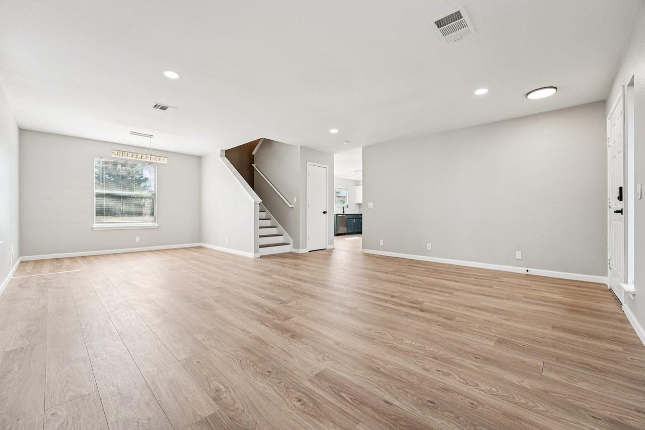 429 Atlantis - Photo 2 of 22